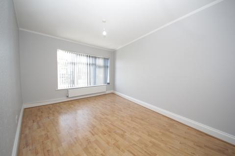 2 bedroom flat to rent, Brownlow Road, N11