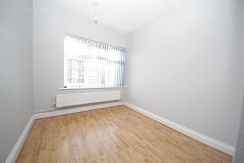 2 bedroom flat to rent, Brownlow Road, N11