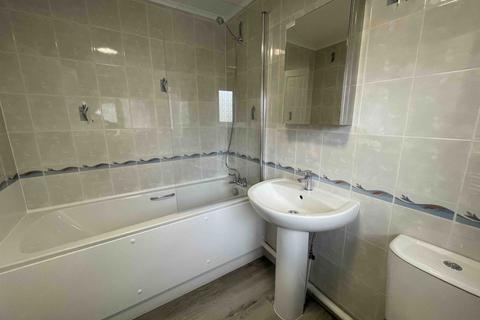 2 bedroom flat to rent, Brownlow Road, N11