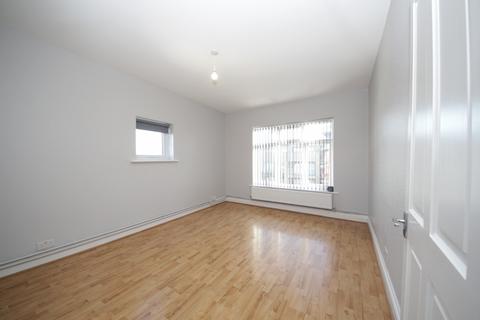 2 bedroom flat to rent, Brownlow Road, N11