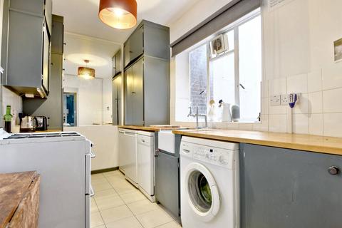 1 bedroom flat for sale, Lissenden Gardens, Parliament Hill, London NW5