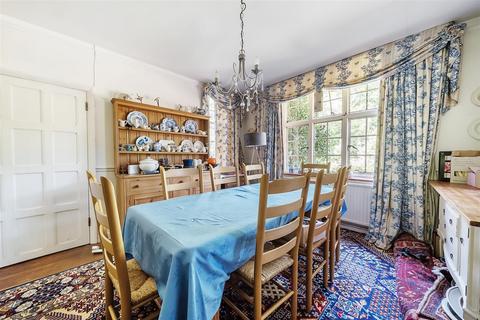 Halland Pathfields Close, Haslemere, GU27 2BL