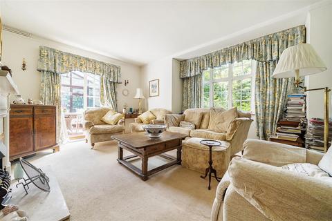 Halland Pathfields Close, Haslemere, GU27 2BL