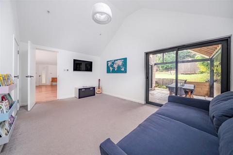 Baynards Hill Road, Haslemere, GU27 2JP