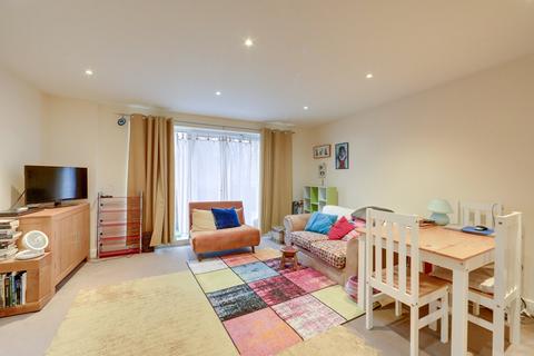 2 bedroom flat for sale, Desvignes Drive, Hither Green , London, SE13