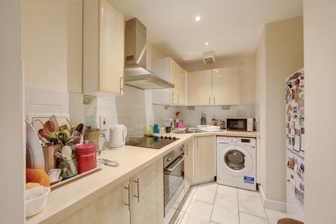 2 bedroom flat for sale, Desvignes Drive, Hither Green , London, SE13