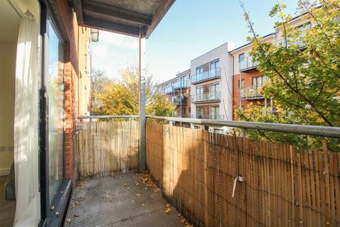 2 bedroom flat for sale, Desvignes Drive, Hither Green , London, SE13