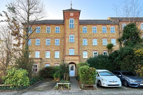 2 bedroom flat for sale, Highfield Close, Hither Green , London, SE13