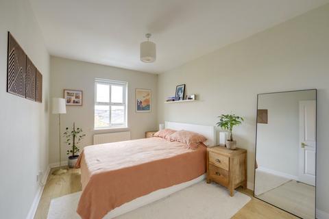 2 bedroom flat for sale, Highfield Close, Hither Green , London, SE13