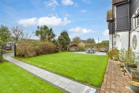 4 bedroom detached house for sale, The Oval, Dymchurch, Romney Marsh, Kent