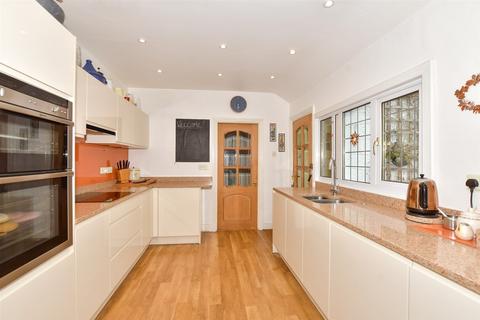 4 bedroom detached house for sale, The Oval, Dymchurch, Romney Marsh, Kent