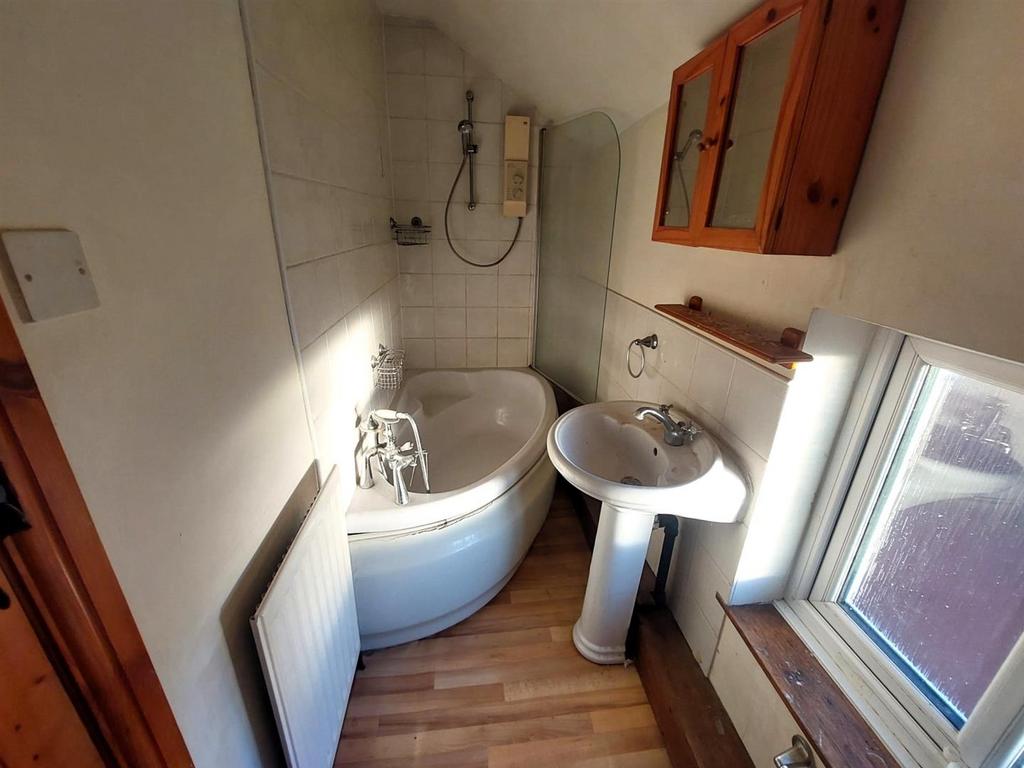 Bathroom 1.2.jpg