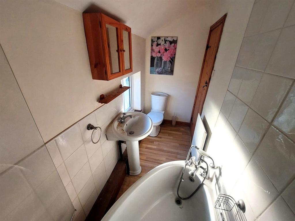 Bathroom1.1.jpg