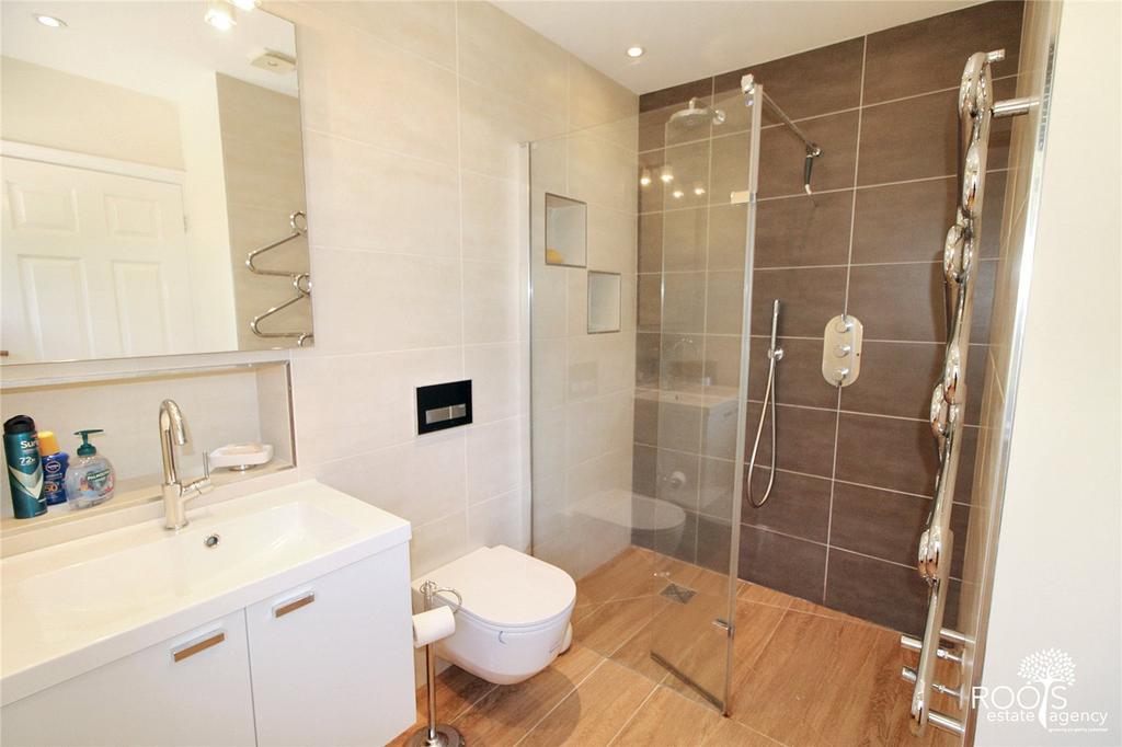 Main En Suite