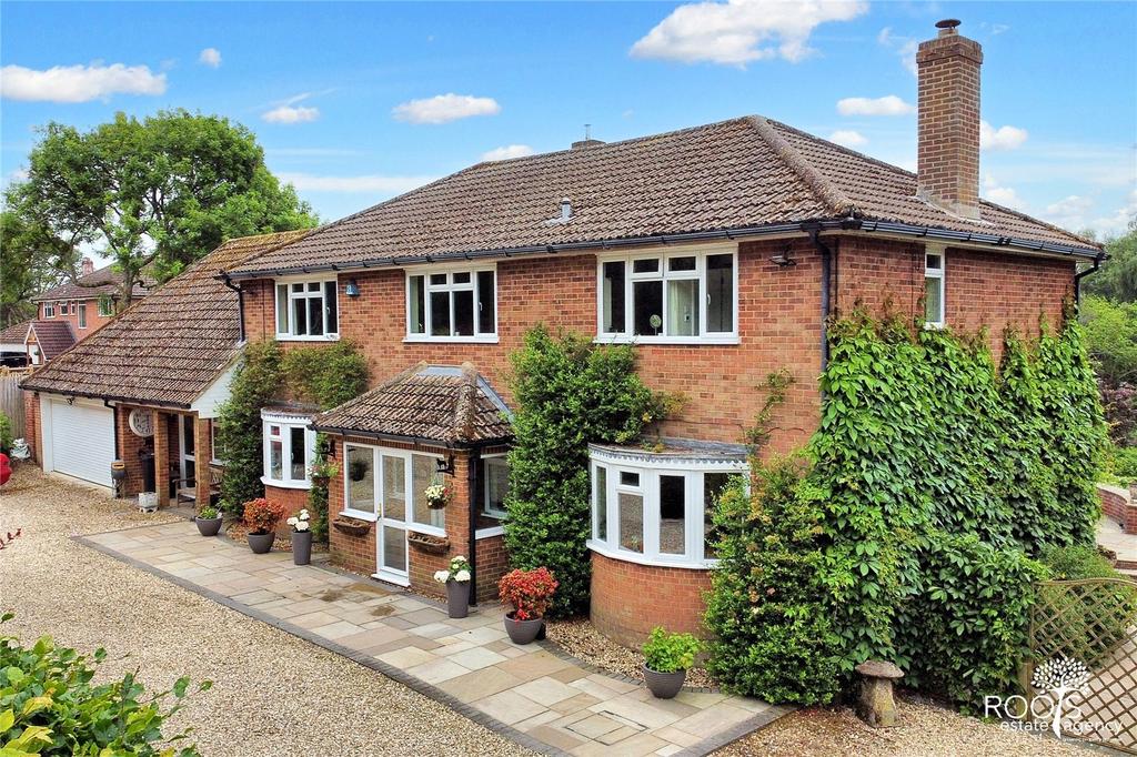 Crookham Common Road, Thatcham RG19 4 bed detached house - £1,250,000