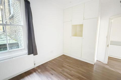 2 bedroom flat to rent, Marcus Street, London SW18