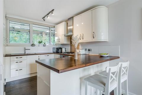 2 bedroom flat for sale, Winterfold Close, London