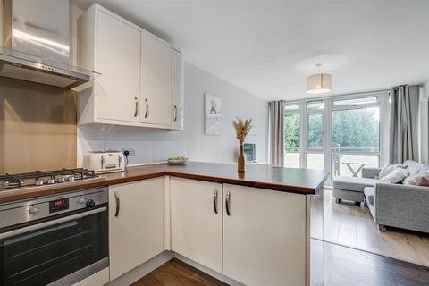 2 bedroom flat for sale, Winterfold Close, London