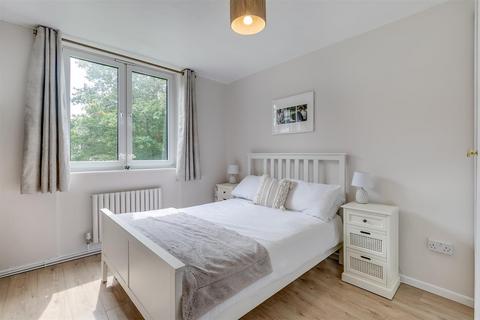 2 bedroom flat for sale, Winterfold Close, London