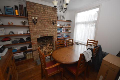 3 bedroom semi-detached house to rent, Mount Road, Braintree, CM7