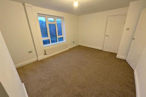 3 bedroom terraced house to rent, Fotheringhay Road, Corby NN17