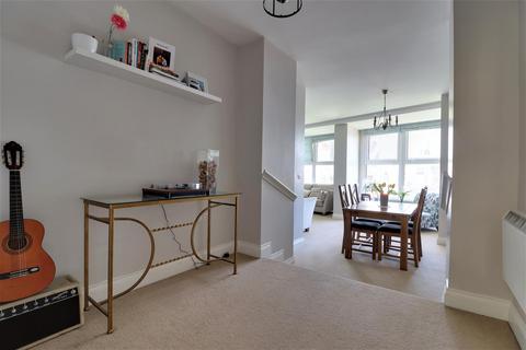 2 bedroom flat for sale, Burleigh Court, Station Road, Westcliff-on-Sea SS0