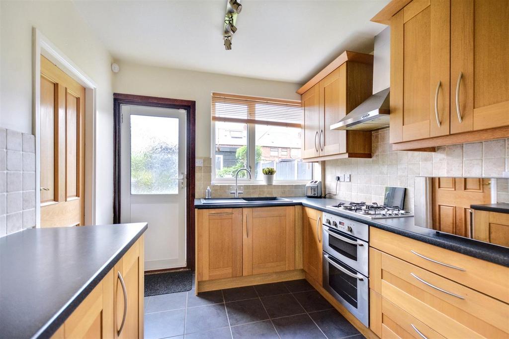 Kitchen 2.jpeg