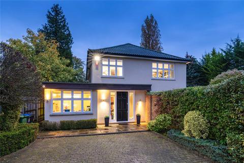 Caron Coombe Ridings, Kingston Upon Thames, KT2 7JT