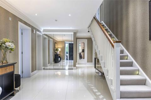 Caron Coombe Ridings, Kingston Upon Thames, KT2 7JT