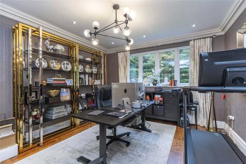 Caron Coombe Ridings, Kingston Upon Thames, KT2 7JT