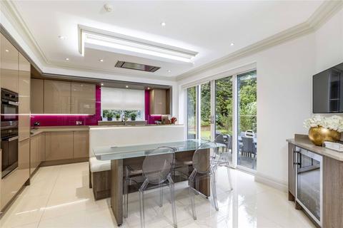 Caron Coombe Ridings, Kingston Upon Thames, KT2 7JT