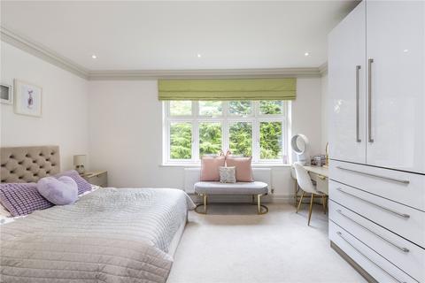 Caron Coombe Ridings, Kingston Upon Thames, KT2 7JT