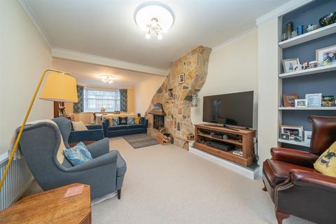 3 bedroom semi-detached house for sale, Watford Road, Croxley Green