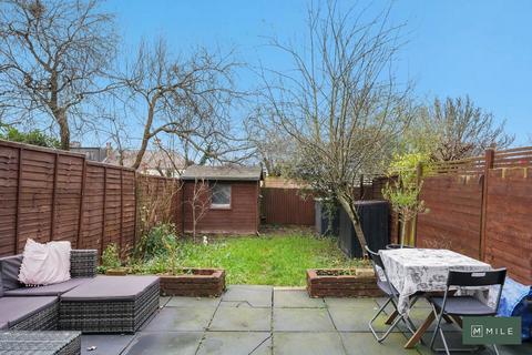 2 bedroom ground floor flat for sale, Holland Road, London NW10