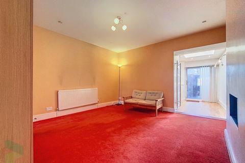 20 Hillside Avenue, Darwen, BB3 2PJ