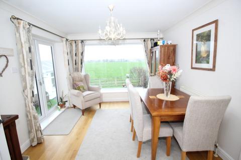 2 bedroom detached bungalow to rent, Rose Farm Approach, Altofts