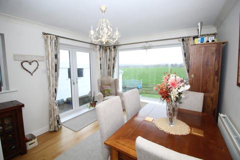 2 bedroom detached bungalow to rent, Rose Farm Approach, Altofts