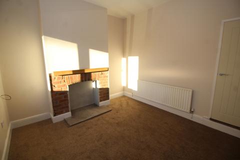 3 bedroom terraced house to rent, High Street, Crofton