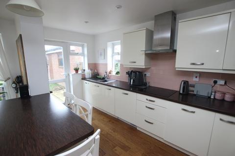 3 bedroom semi-detached house to rent, Dunstable LU5