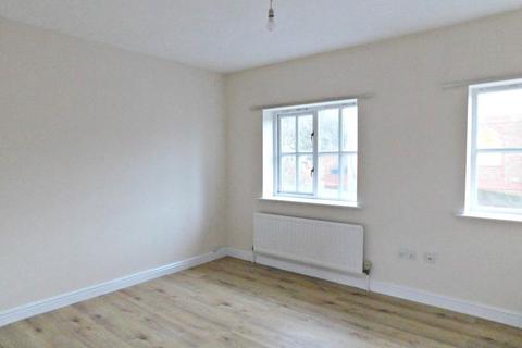 2 bedroom terraced house to rent, Totteridge Road