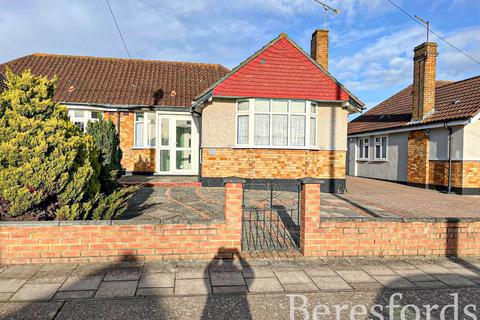 2 bedroom bungalow for sale, Dorkins Way, Upminster, RM14