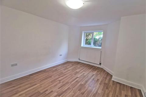 2 bedroom apartment to rent, Skaife Road, Sale, M33 2FZ