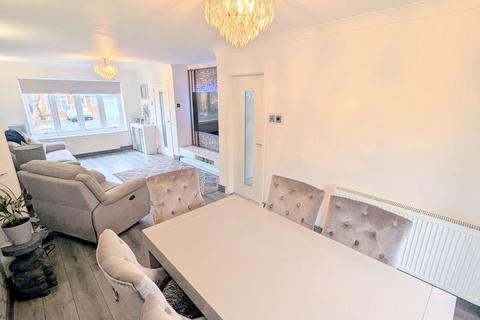 33 Attingham Drive, Cannock, WS11 7YB
