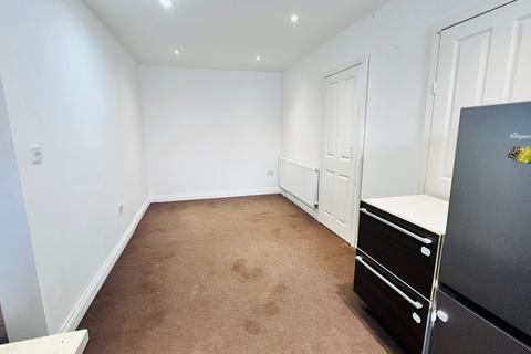 1 bedroom flat to rent, Thorn Close, Northolt UB5