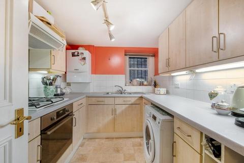 2 bedroom flat to rent, Knatchbull Road Camberwell SE5