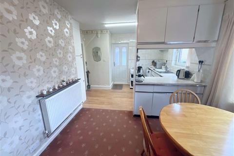 3 bedroom semi-detached house for sale, Richmond Park Avenue, Sheffield, S13 8HA