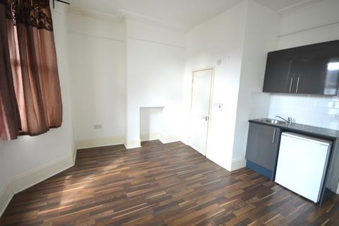 1 bedroom apartment to rent, Laleham Road, London SE6