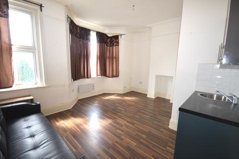 1 bedroom apartment to rent, Laleham Road, London SE6