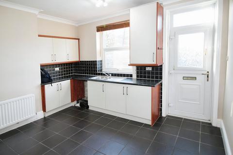 2 bedroom terraced house to rent, Leeds Road, Wakefield WF3