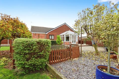 3 bedroom bungalow for sale, Yew Tree Avenue, Oswestry SY11